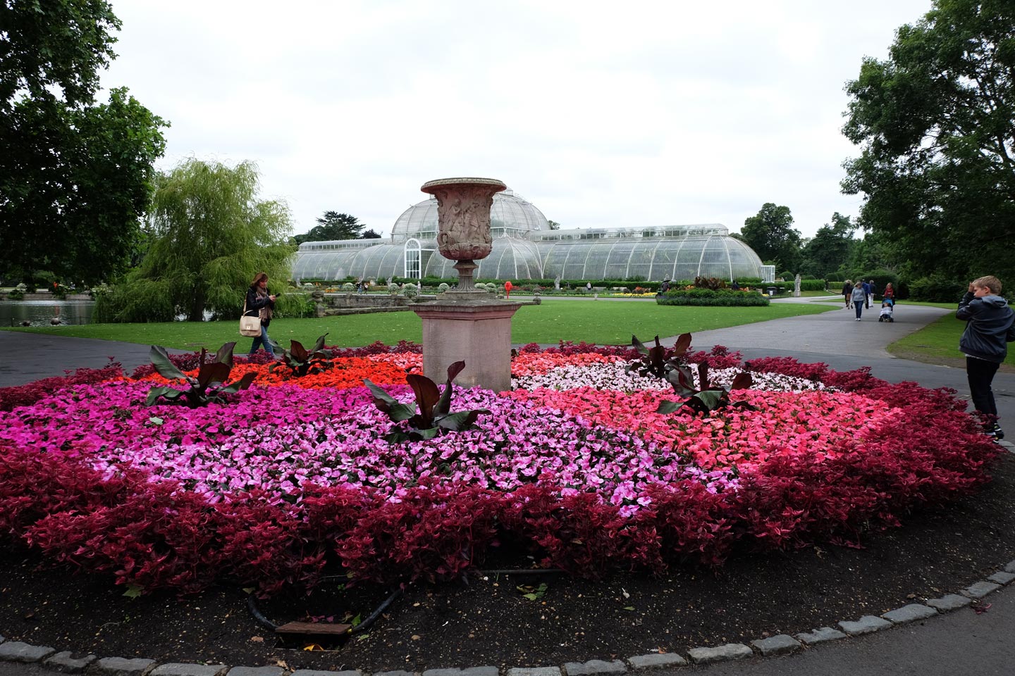  Gardens. Garden Maintenance. Bedding 